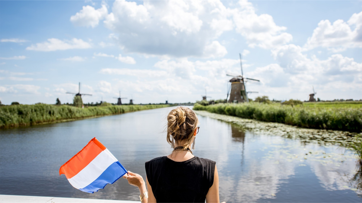  kobieta z holenderską flaga